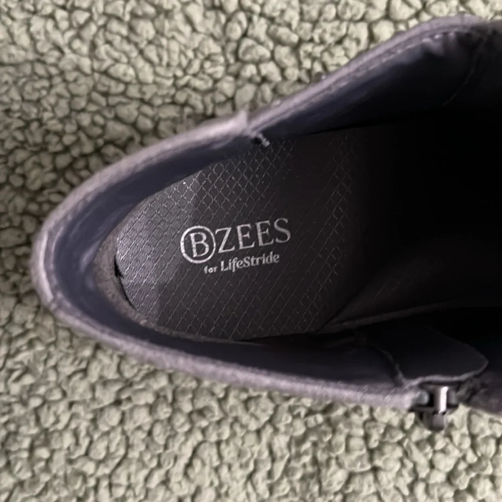 Bzees size 10M ankle boots gray - Picture 6 of 8